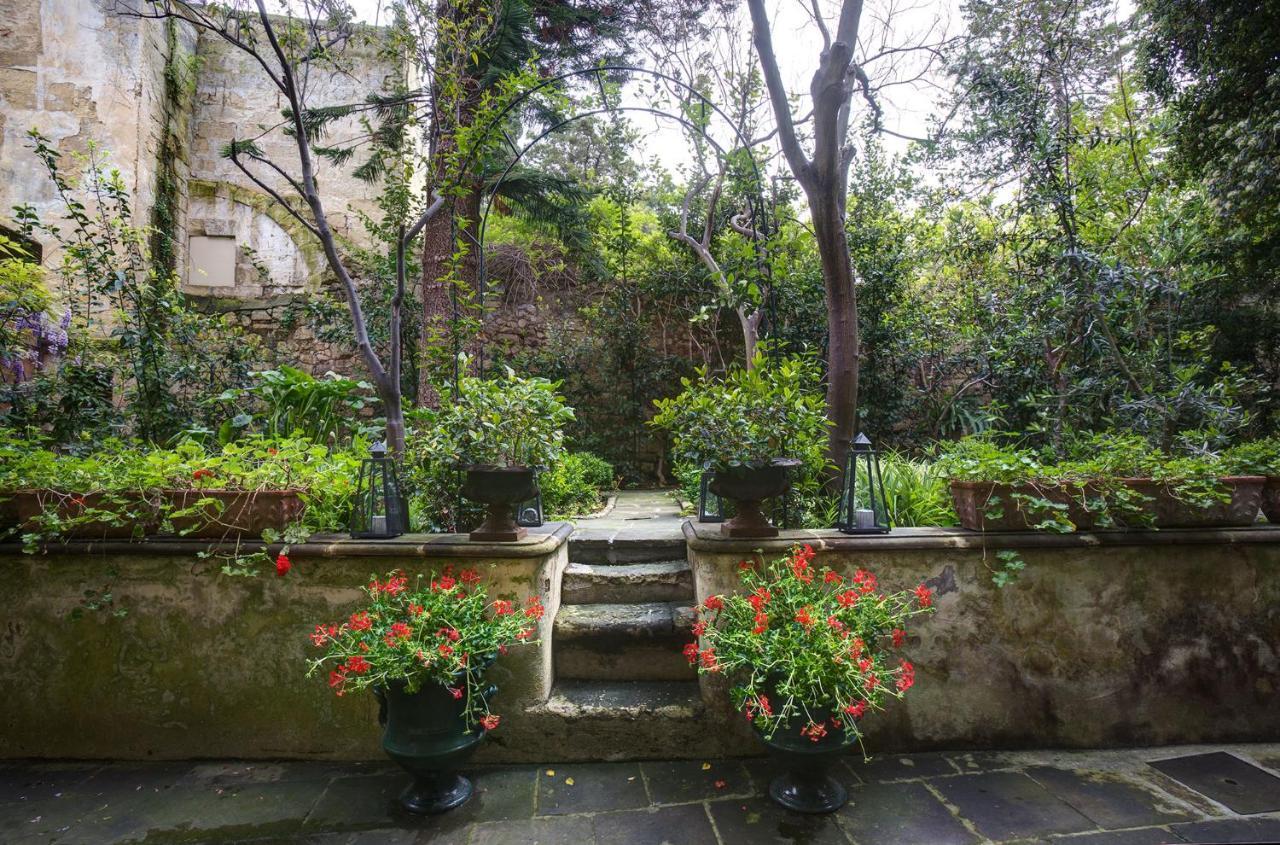 Palazzo Bernardini Suites Lecce Bagian luar foto