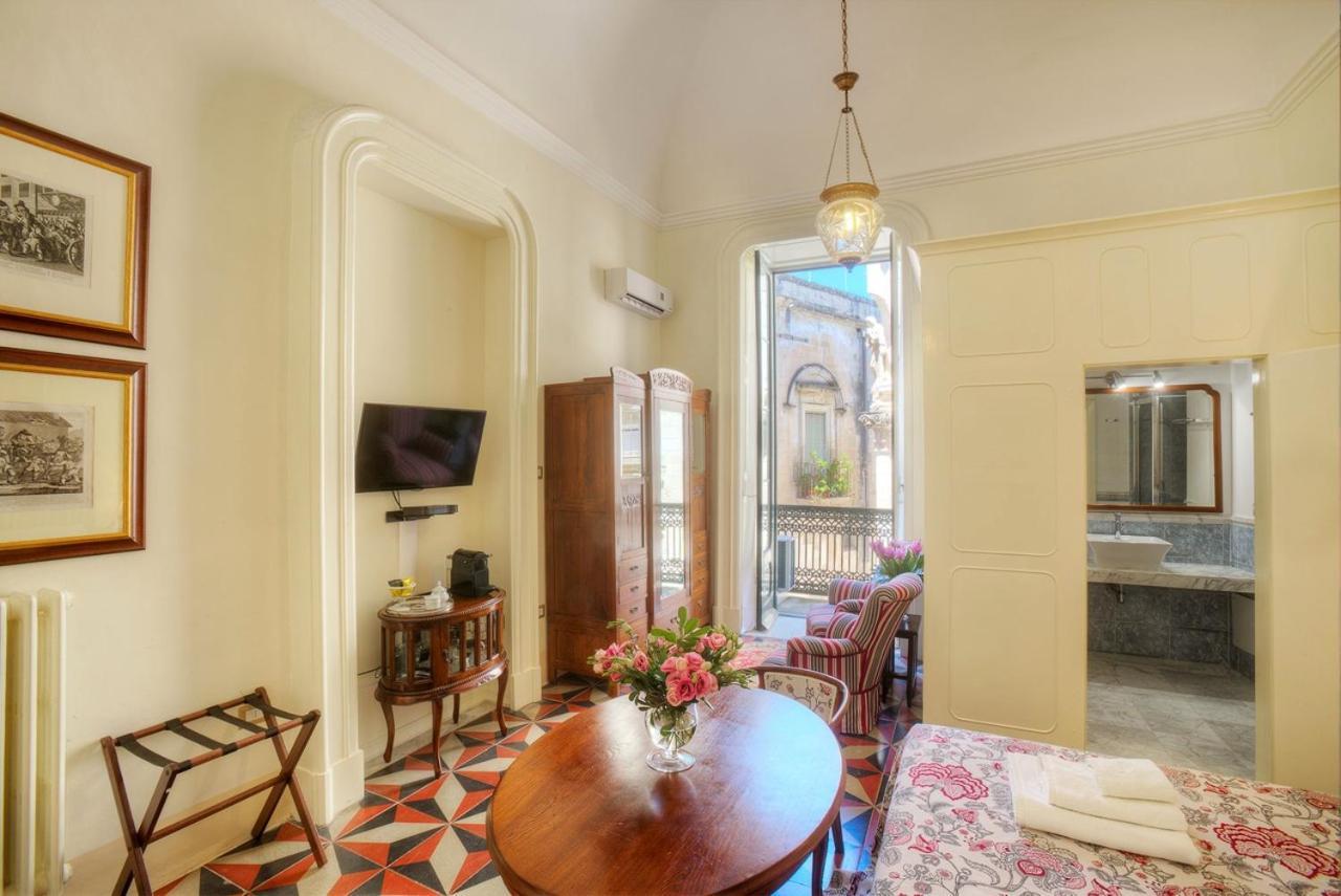 Palazzo Bernardini Suites Lecce Bagian luar foto