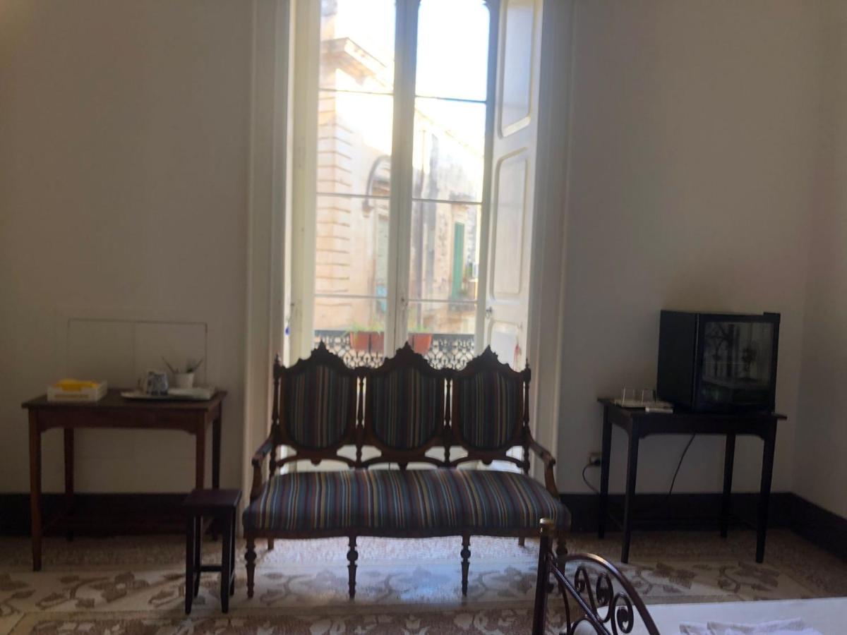 Palazzo Bernardini Suites Lecce Bagian luar foto