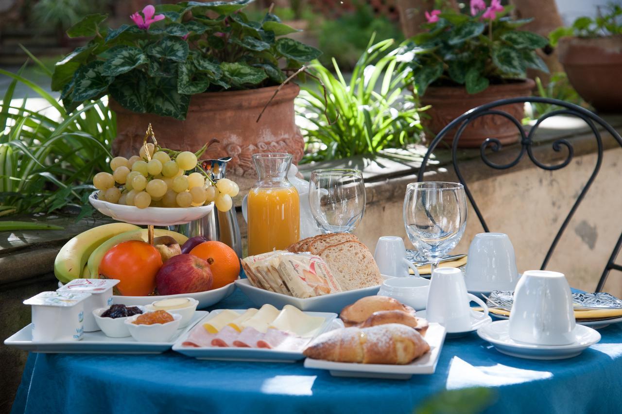 Palazzo Bernardini Suites Lecce Bagian luar foto